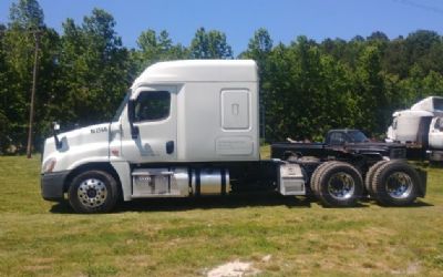 Photo of a 2015 Freightliner Flgf4127 Sleeper Trucks for sale