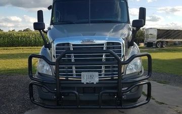 Photo of a 2018 Freightliner Cascadia 113 Sleeper Semi Tractor for sale