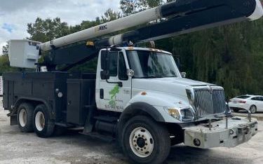 Photo of a 2006 International 7400 Boom Truck for sale