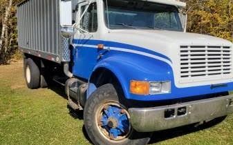 Photo of a 1990 International 4900 Grain Truck for sale