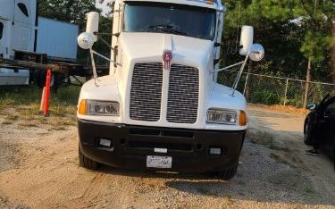 Photo of a 2005 Kenworth T600 Sleeper Trucks for sale