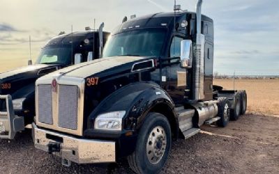 Photo of a 2023 Kenworth T880 Sleeper Trucks for sale