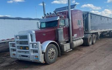 Photo of a 1999 Peterbilt 379 Sleeper Trucks for sale