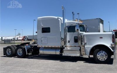 Photo of a 2021 Peterbilt 389 Sleeper Trucks for sale