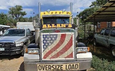 Photo of a 1999 Peterbilt 379 Sleeper Trucks for sale