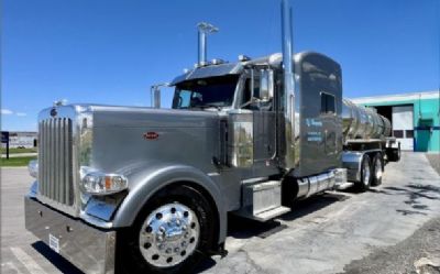 Photo of a 2020 Peterbilt 389 Sleeper Trucks for sale