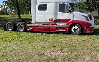 Photo of a 2006 Volvo Conventional Sleeper Semi Sleeper Trucks for sale