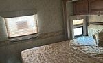 2010 30ft Motorhome Thumbnail 7