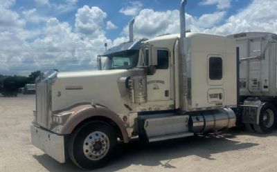 Photo of a 2013 Kenworth W900 Conventional Sleeper Semi for sale