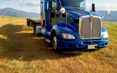 Photo of a 2013 Kenworth T660 Sleeper Semi Truck for sale