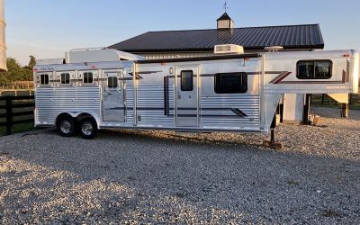 Photo of a 1997 4 Star 4 Horse With Living Quarters 4 Horse Trailer With Living Quarters for sale
