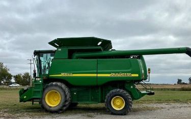 Photo of a 2002 John Deere 9650 STS Combine for sale
