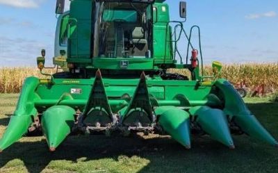Photo of a 2001 John Deere 9550 Combine for sale