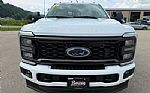 2024 Super Duty F-250 SRW Thumbnail 2