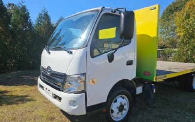 2018 Hino 195 Flatbed Truck