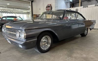 1961 Ford Galaxie Starliner