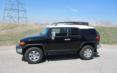 2007 Toyota FJ Cruiser-6-Speed All Options 2 Owner