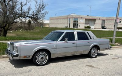 1984 Lincoln Town Car Signature Series 