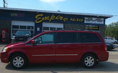 2009 Chrysler Town And Country Touring 4DR Mini Van