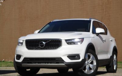 Photo of a 2022 Volvo XC40 T5 Momentum AWD 4DR SUV for sale