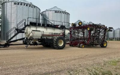 Photo of a 2015 Bourgault L7800 With Seedhawk 6510 Toolbar for sale
