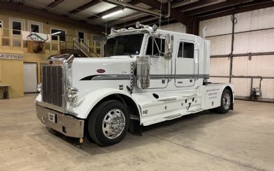 Photo of a 2001 Peterbilt 379 Sleeper Semi Truck for sale