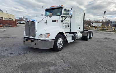 Photo of a 2013 Kenworth T660 Sleeper Semi Truck for sale