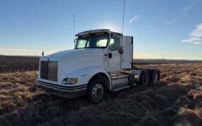Photo of a 2002 International 9400I Day Cab Semi Truck for sale
