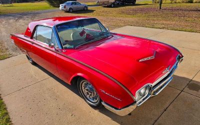 1961 Ford Thunderbird 