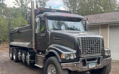 Photo of a 2018 Volvo Vhd64b300 Dump Truck for sale