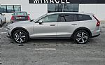 2025 V60 CROSS COUNT Thumbnail 6