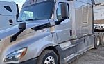 2019 CASCADIA 126 Thumbnail 2