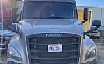 2019 CASCADIA 126 Thumbnail 3