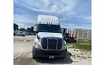 2016 Cascadia Sleeper Thumbnail 2