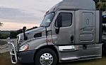 2018 Cascadia 113 Sleeper Semi Tractor Thumbnail 2