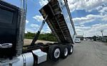 2015 T880 Thumbnail 11