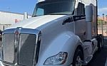 2018 T680 Sleeper Semi Truck Thumbnail 2