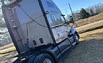 2015 T680 Thumbnail 4