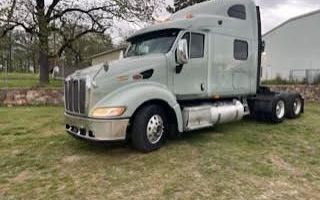 Photo of a 2009 Peterbilt 387 Sleeper Trucks for sale