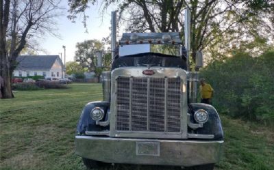 Photo of a 2001 Peterbilt 379 Sleeper Trucks for sale