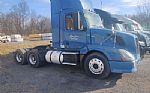 2011 VNL64T300 Thumbnail 1