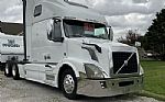 2013 VNL64T670 Thumbnail 1