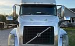 2013 VNL64T670 Thumbnail 2