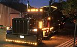 2016 389 with trailer Thumbnail 6