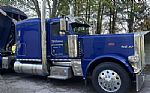 2016 389 with trailer Thumbnail 15