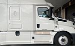 2018 CASCADIA 126 Thumbnail 2