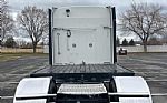 2013 T660 Thumbnail 4