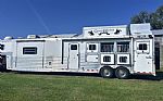 2005 4 Horse reverse-load trailer Thumbnail 1