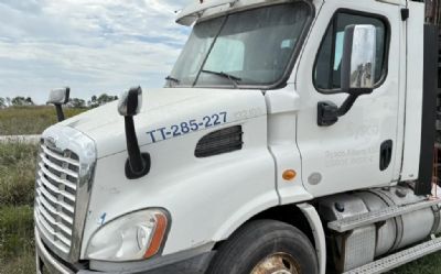 Photo of a 2013 Freightliner Cascadia 113 Day Cab Semi Truck for sale