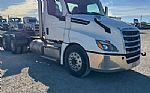 2020 Cascadia 126 Thumbnail 4